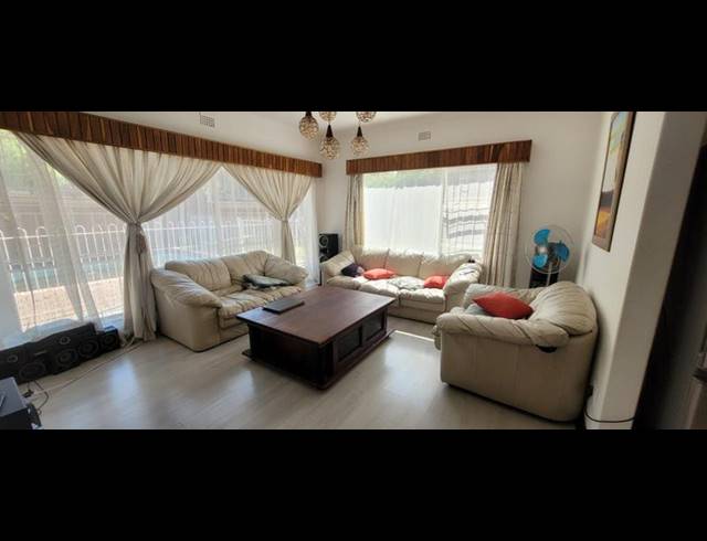 4 BEDROOM HOUSE FOR SALE IN MULBARTON